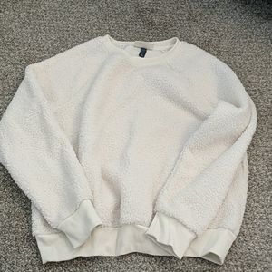 *** Last Chance *** Universal Thread fuzzy sweatshirt Small